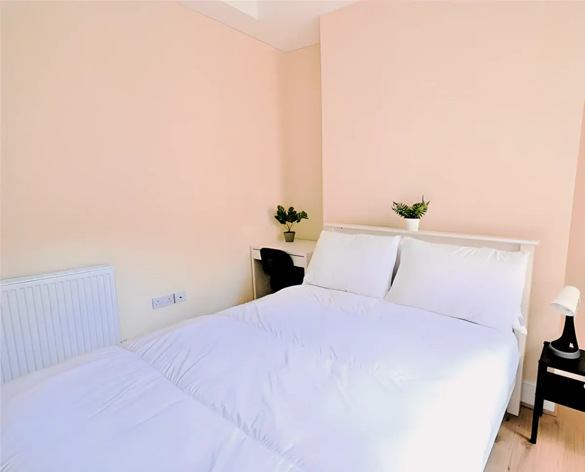 33 Clonmore Road