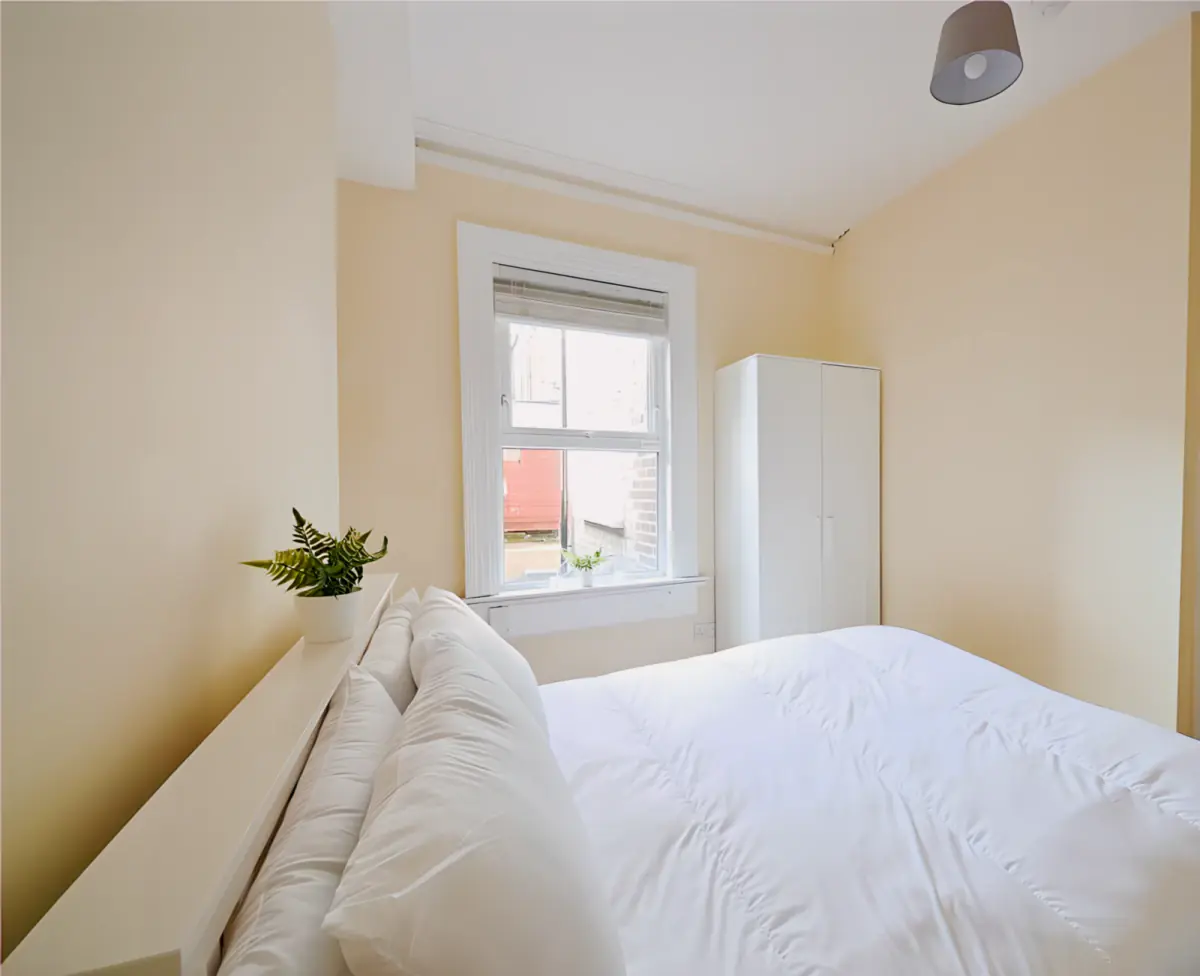 33 Clonmore Road