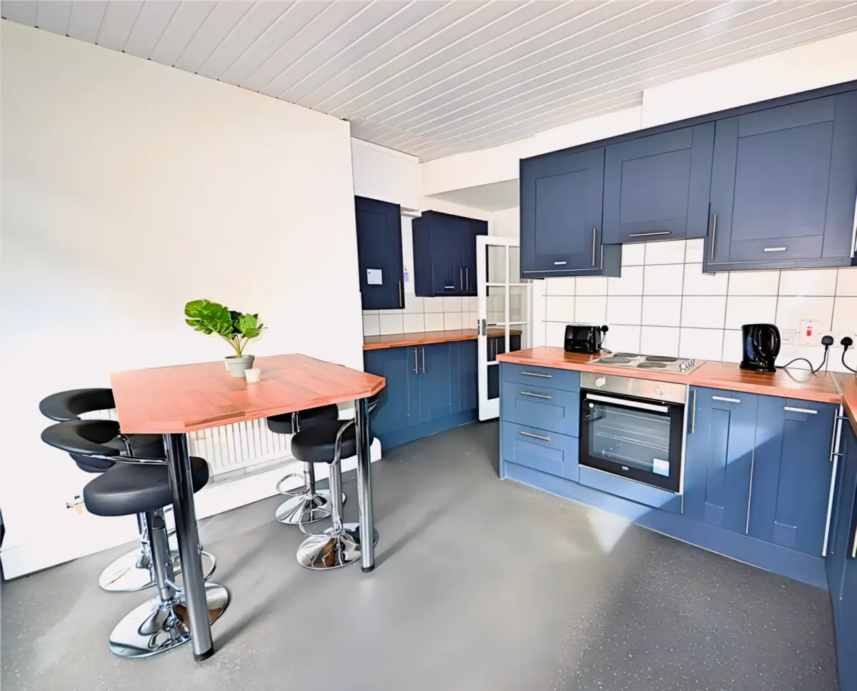 33 Clonmore Road