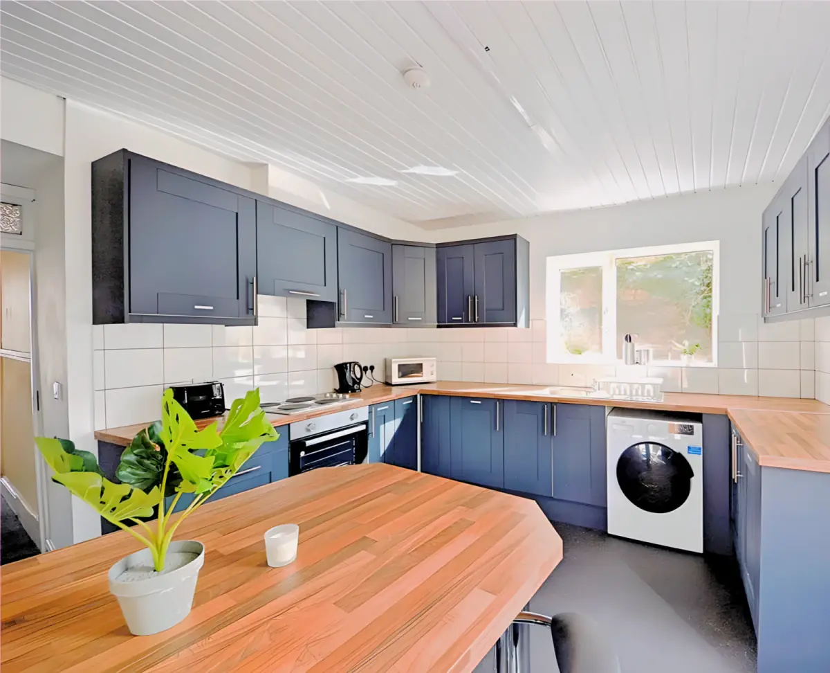 33 Clonmore Road