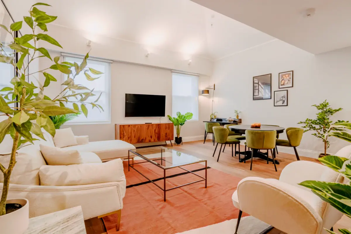 3 Rooms view 1