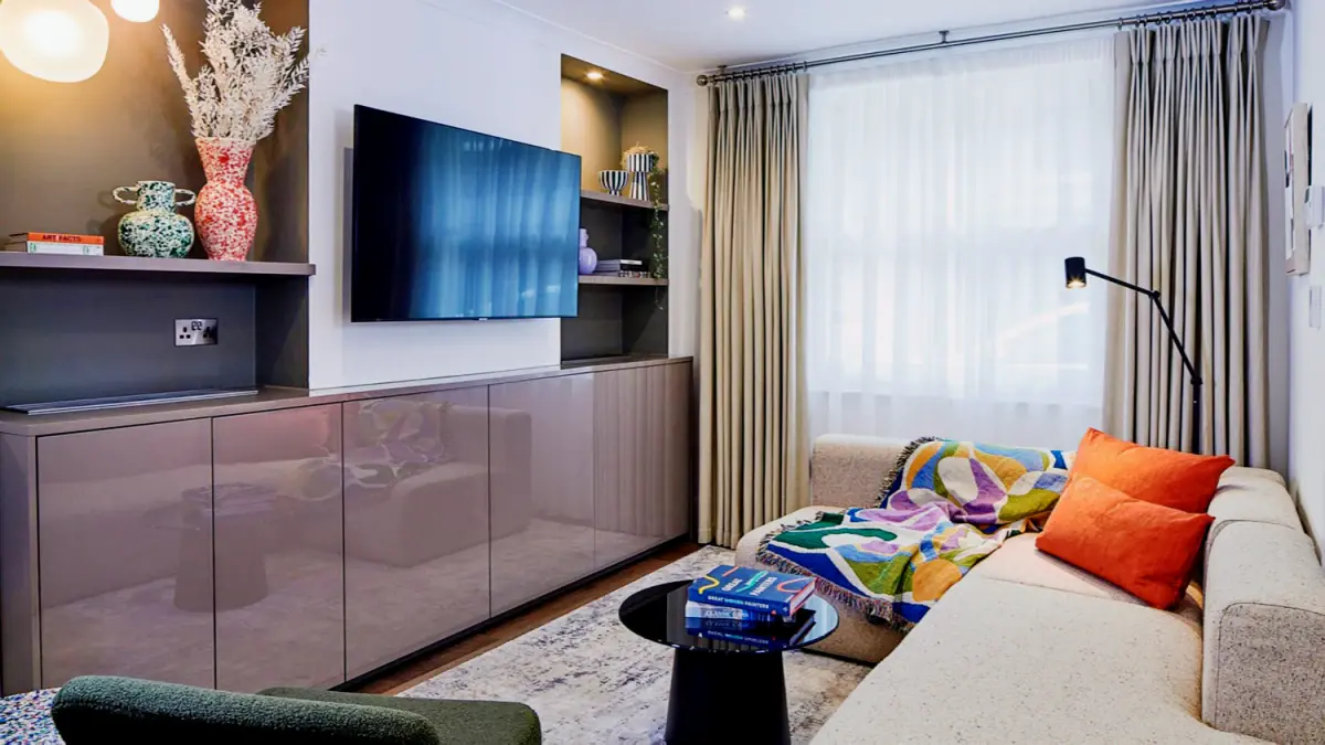 3 Rooms view 1