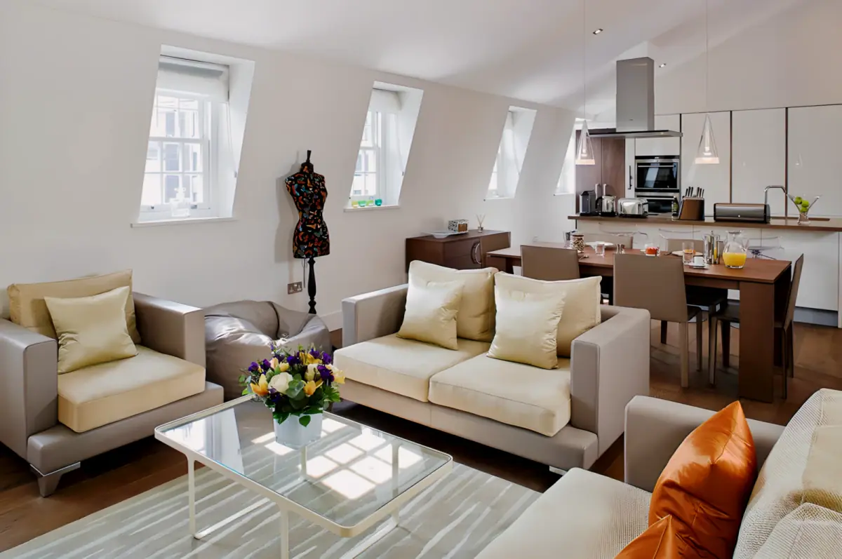 3 Rooms view 2
