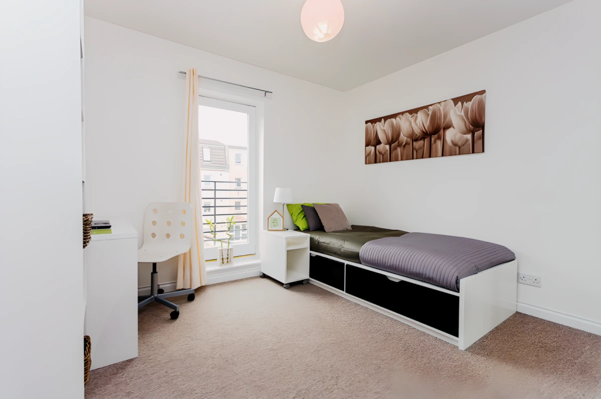 Standard Plus – 3 Bed Flat