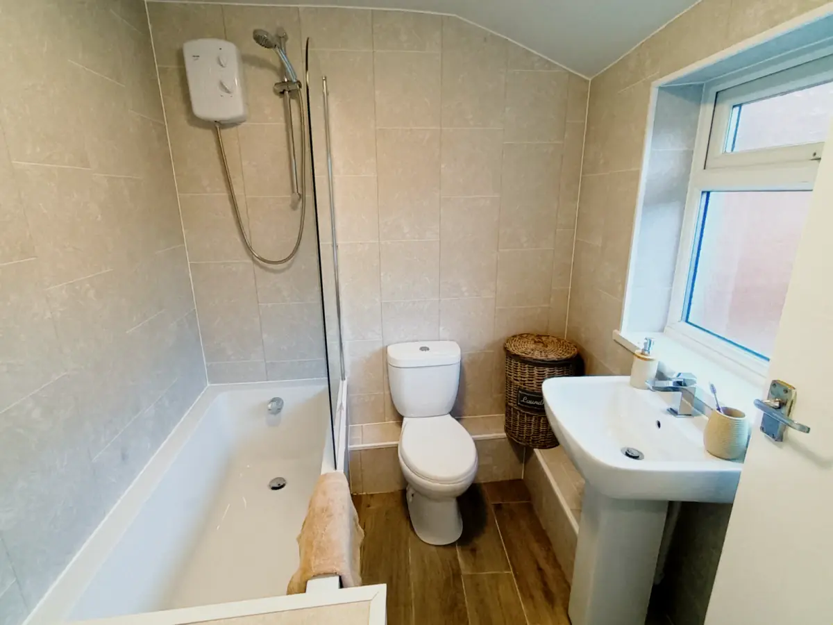 4 bedrooms house -Ground Floor