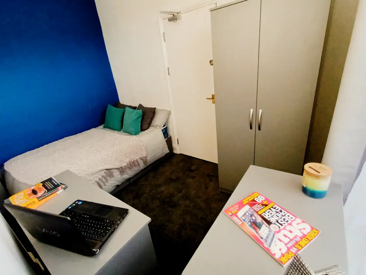 4 bedrooms house -First Floor Middle