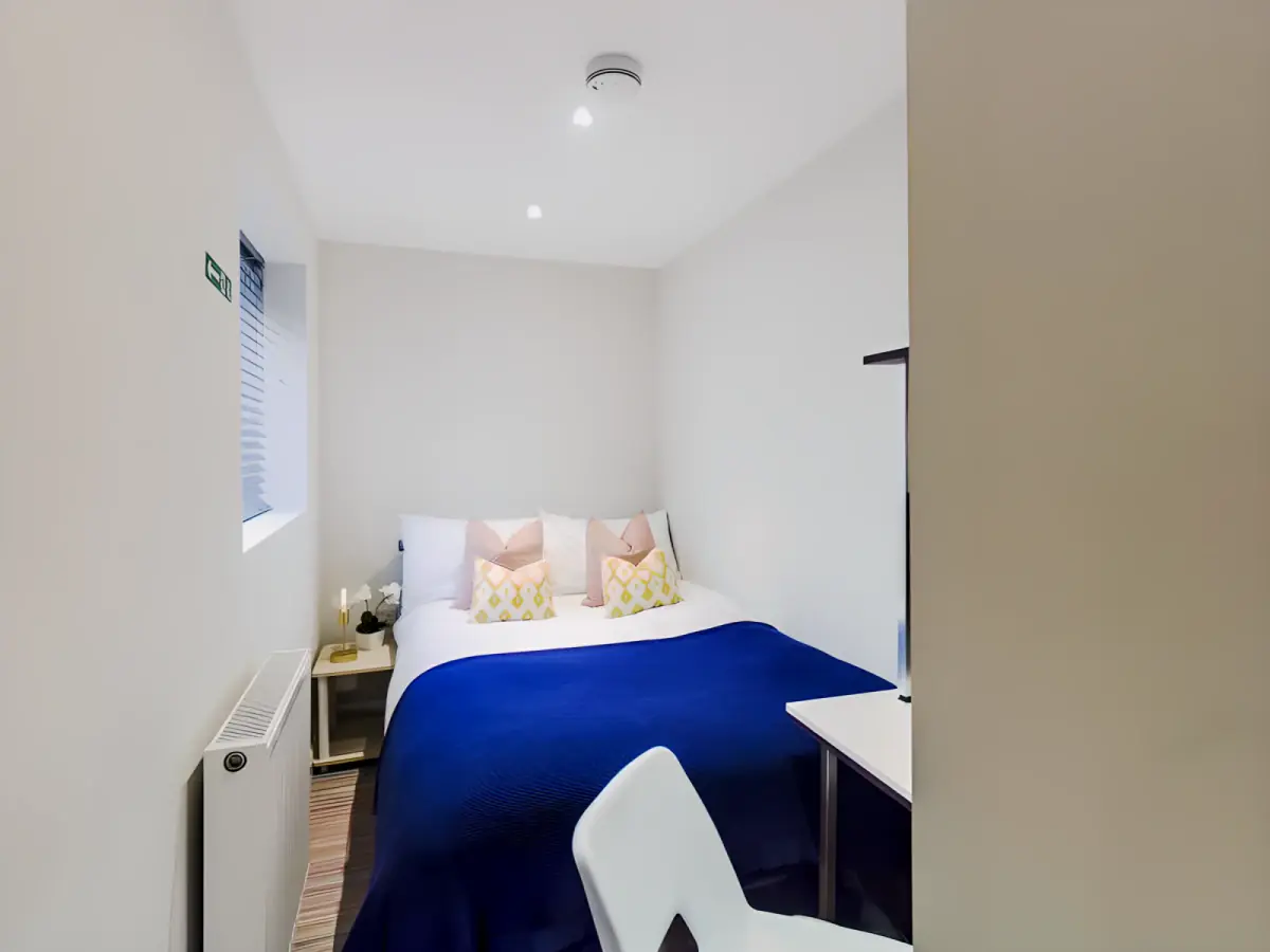 5 Rooms view 1