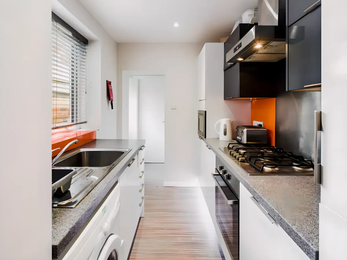 4 Rooms view 1