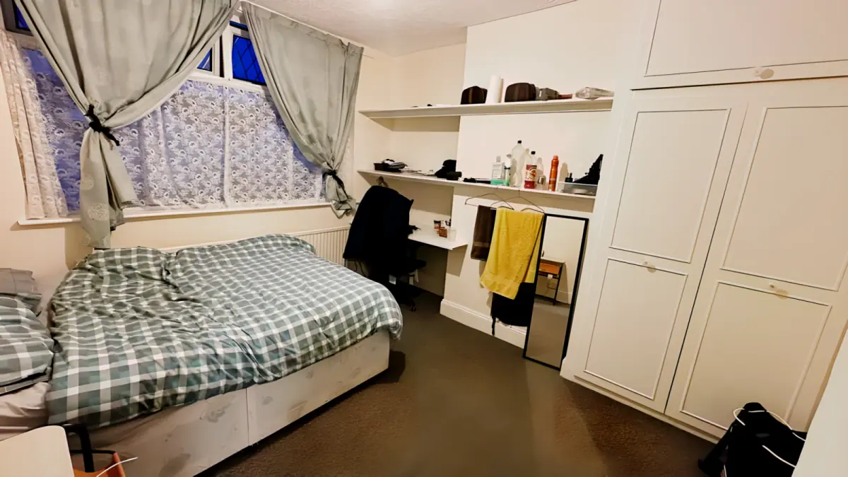 6 Bedroom House