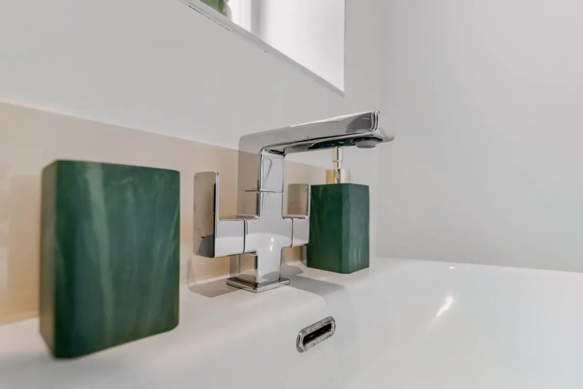 1 Bedrooms 1 Bathroom