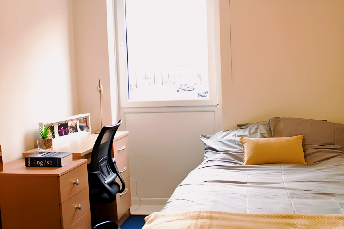 Six Bed Apartment