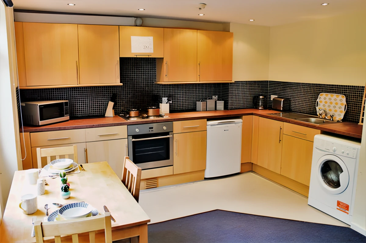 Six Bed Apartment