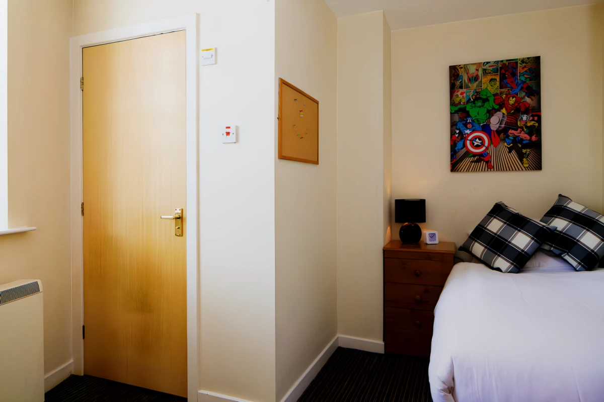 Standard 4-6 Bedroom En-Suite