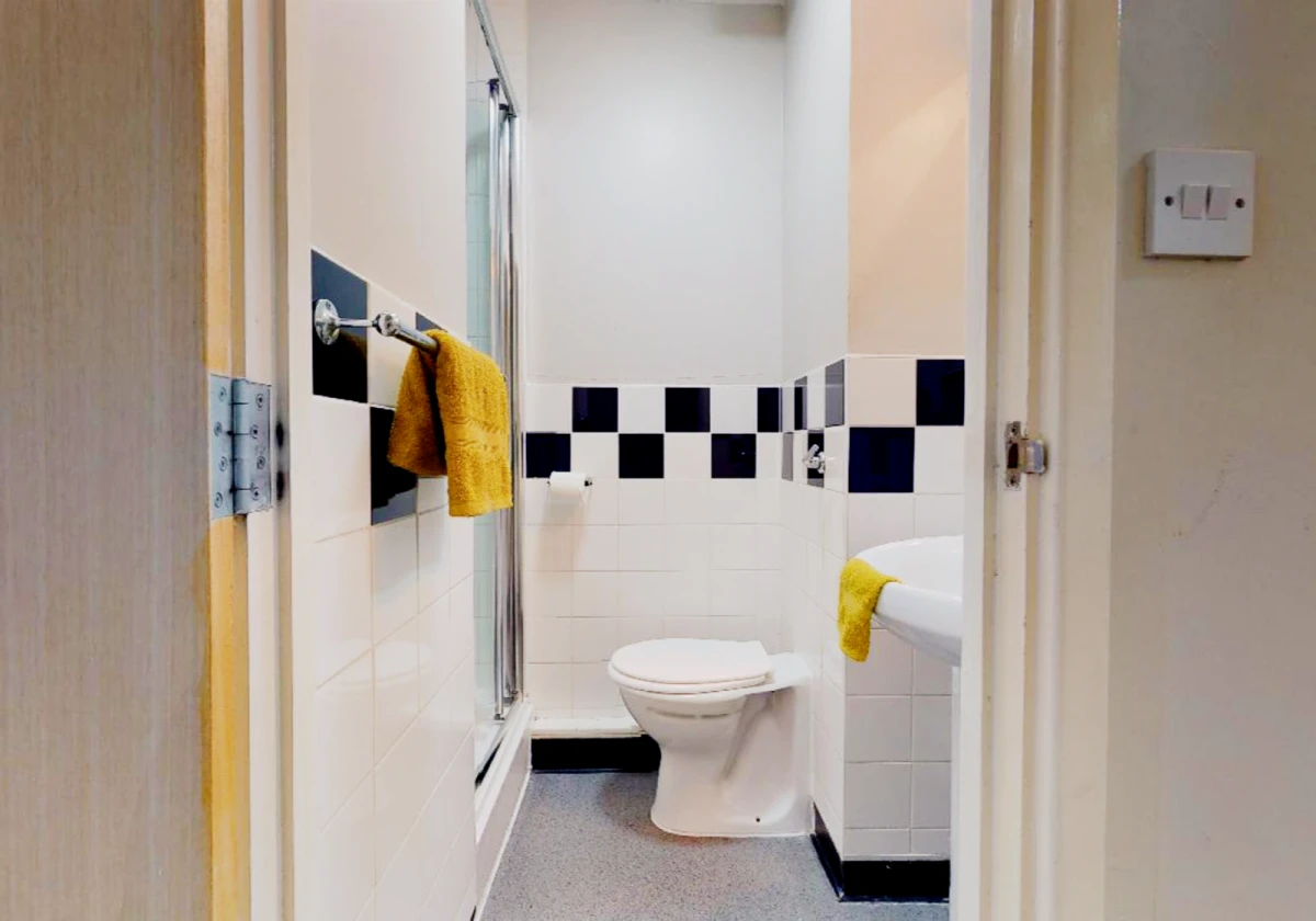 Silver En Suite
