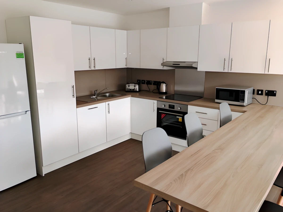 Ensuite bronze - city view (upper floors)