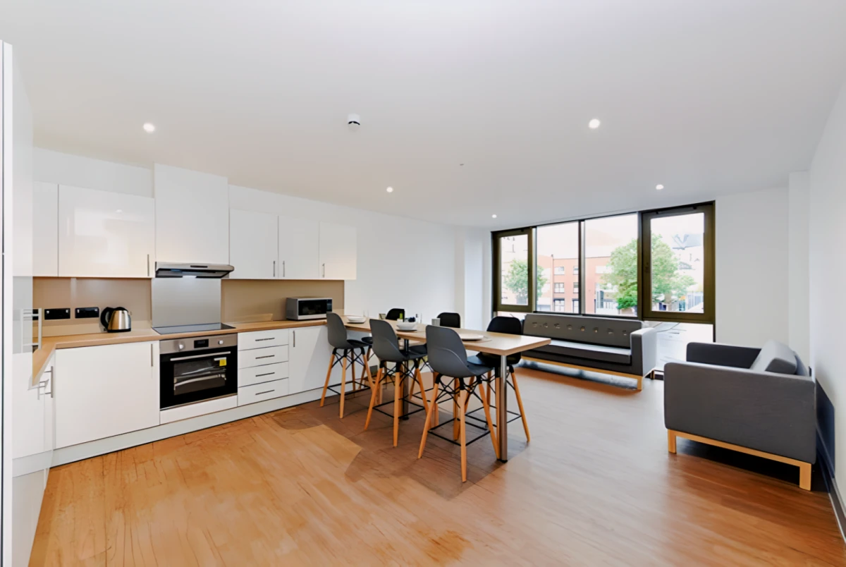 Ensuite bronze - city view (upper floors)