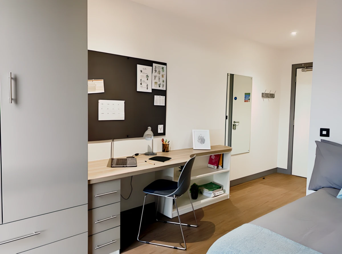 Ensuite gold - city view (upper floors)