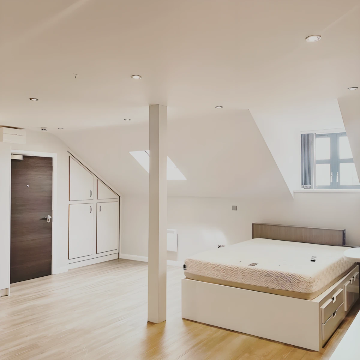 8 West Walk