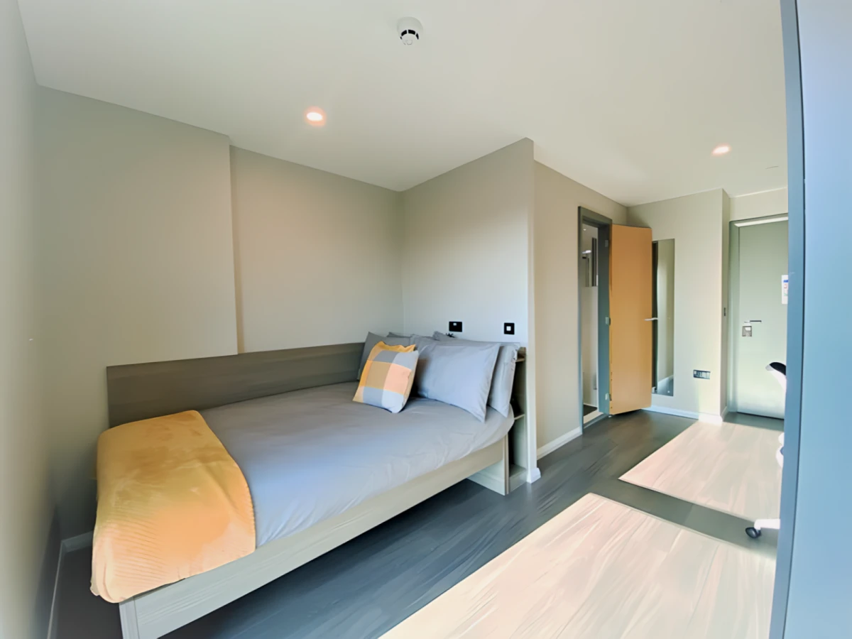 Ensuite Silver - Accessible