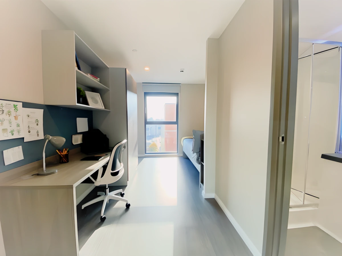 Ensuite Silver - Accessible