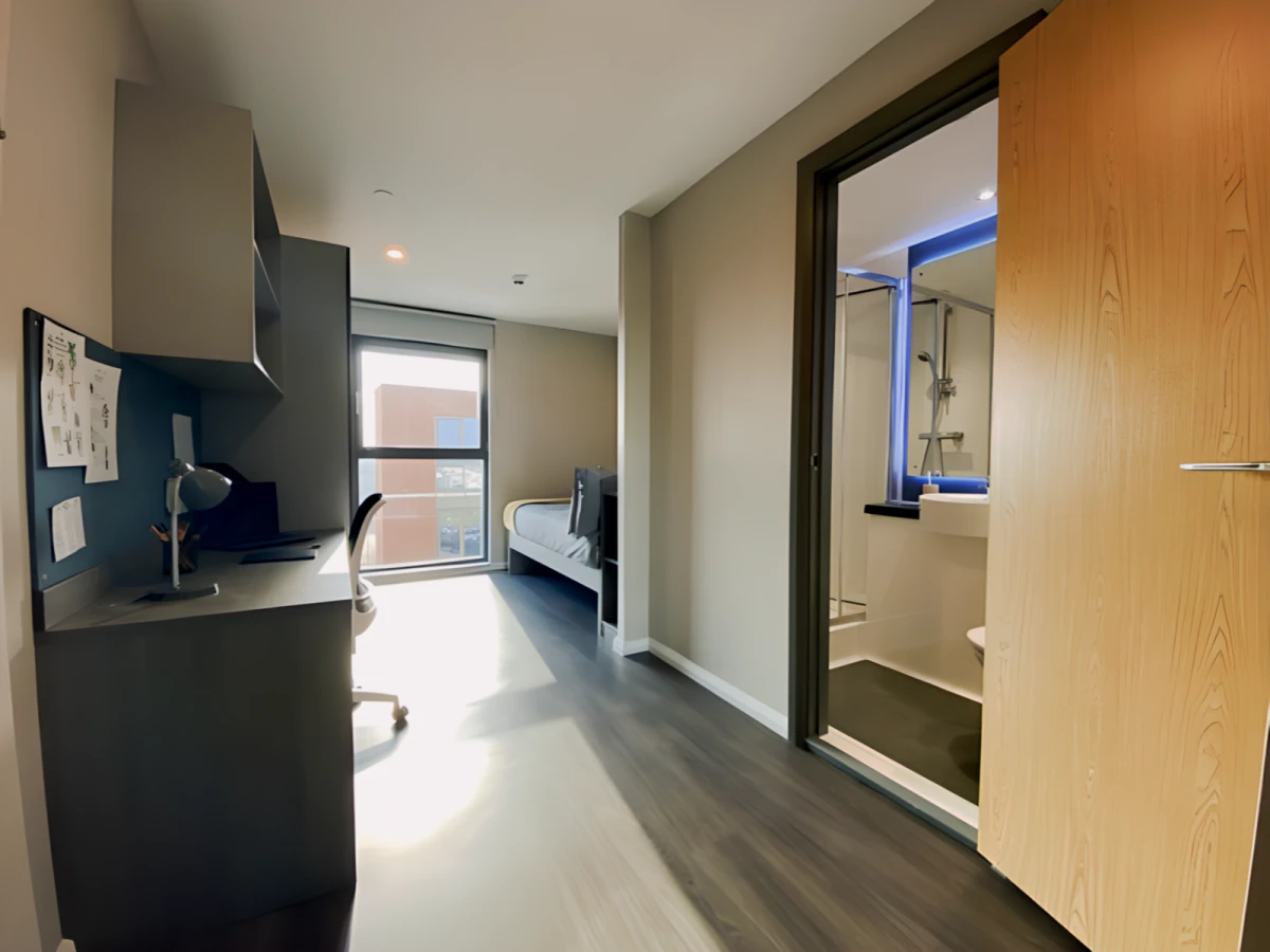 Ensuite Silver - Accessible