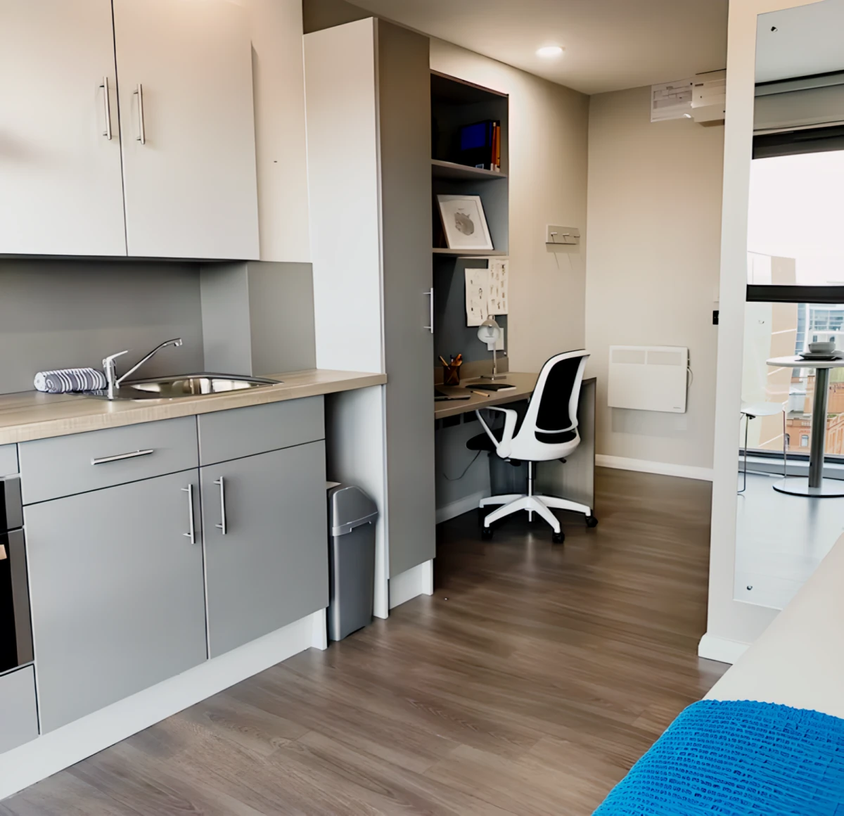 Studio Bronze - Accessible