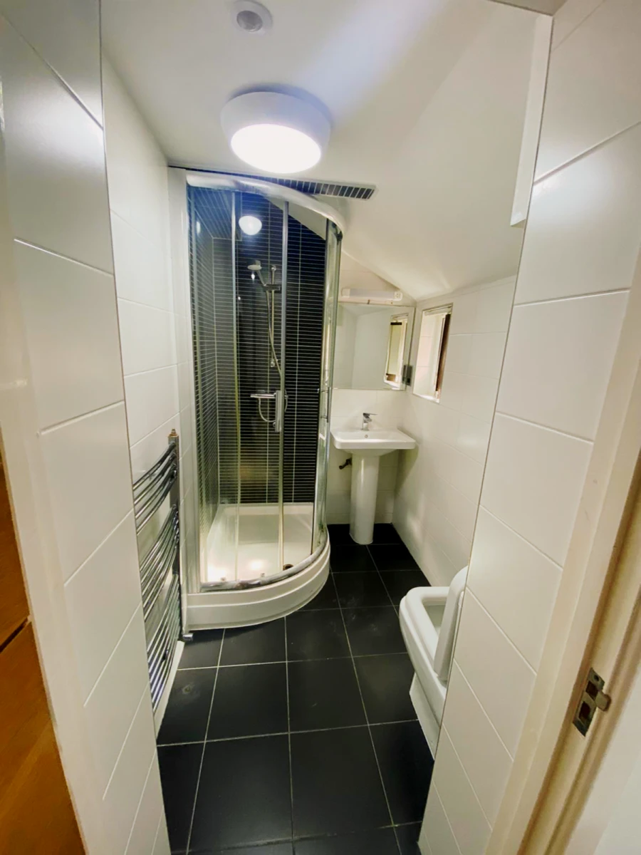 Large Premier studio with the washing machine