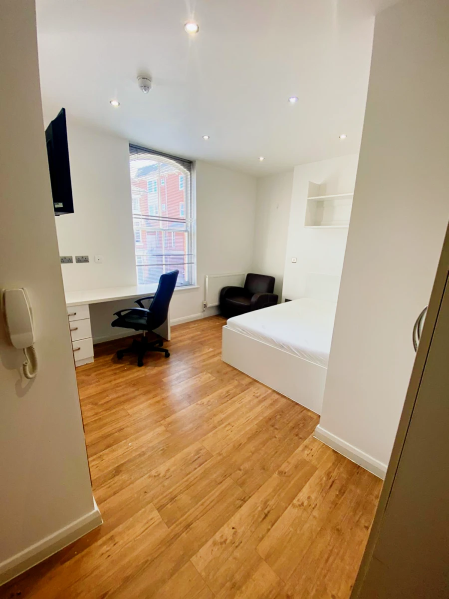 17 De Montfort Street