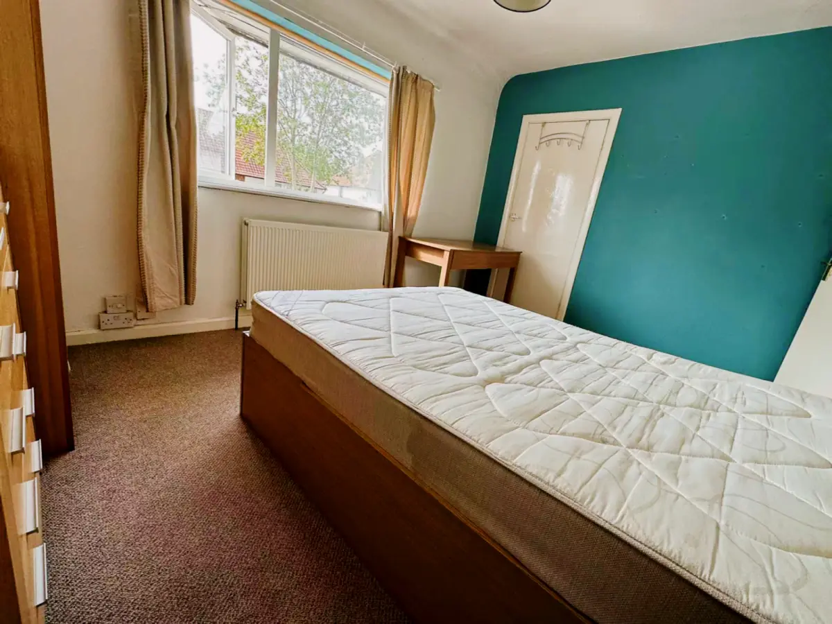 3 bedrooms 2 bathrooms