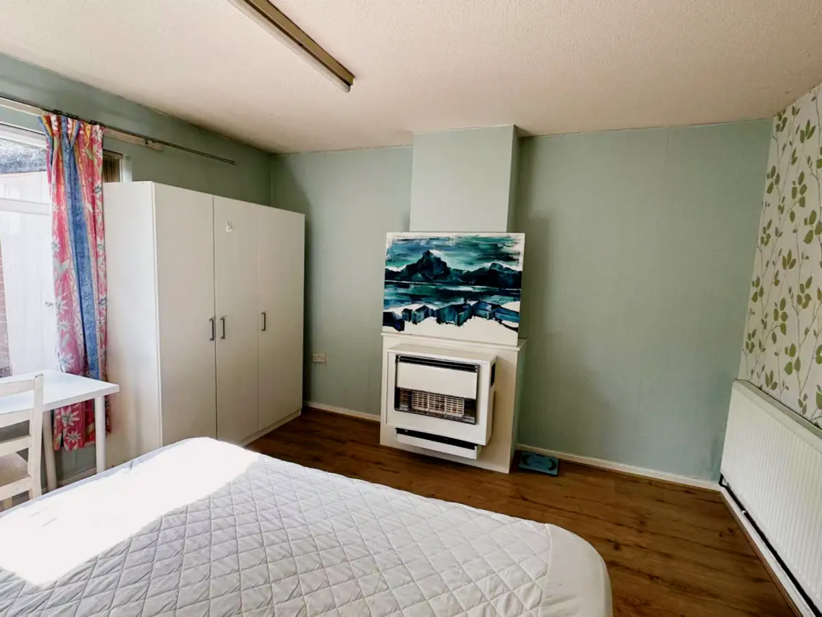 5 bedrooms 2 bathrooms