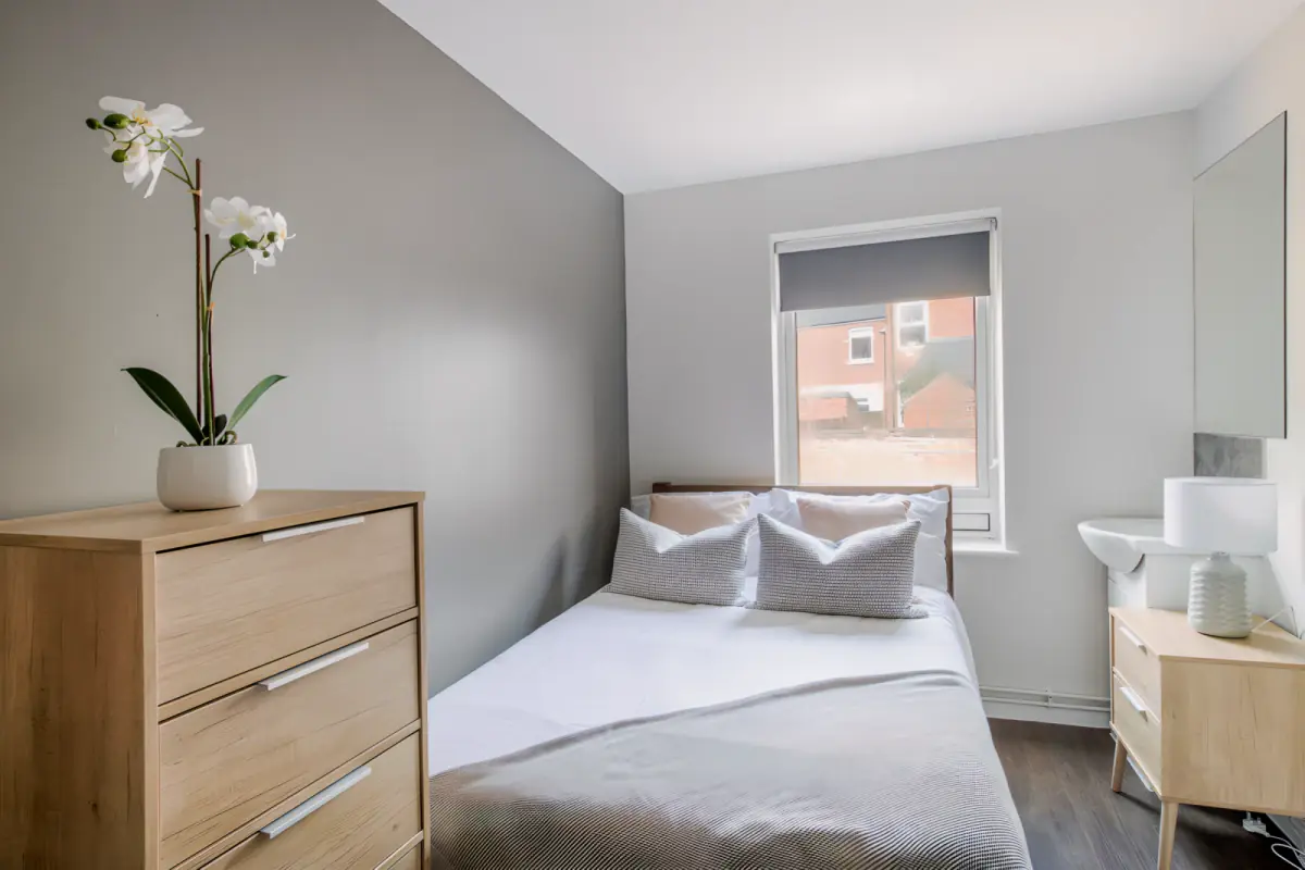 6 Rooms view 1