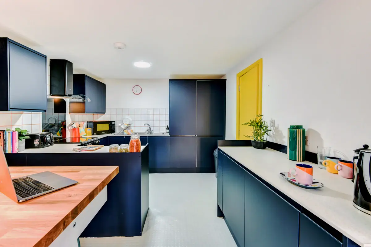 6 Bedroom