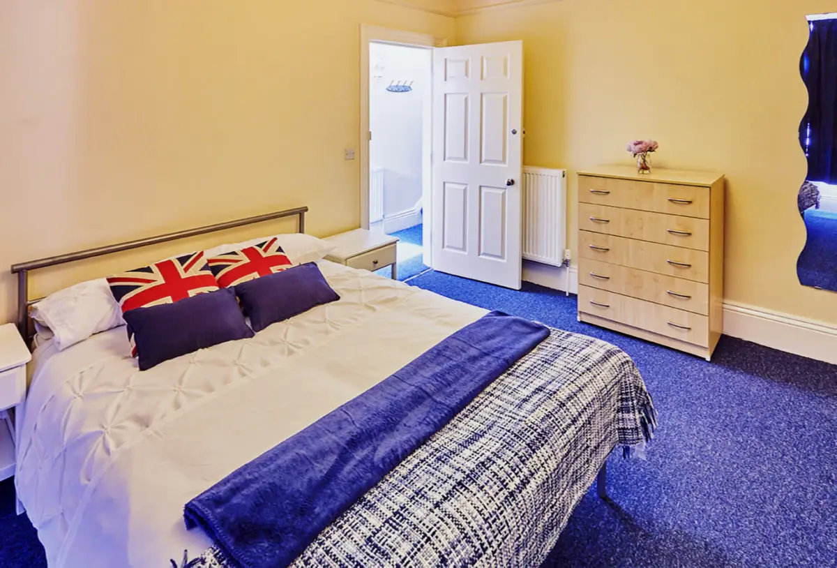 6 Bed, 1 Bath
