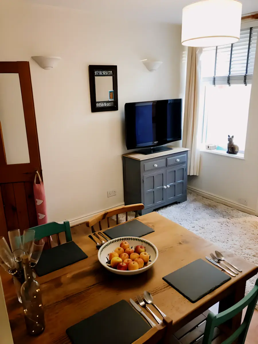 4 Bedroom, 1 Bathroom