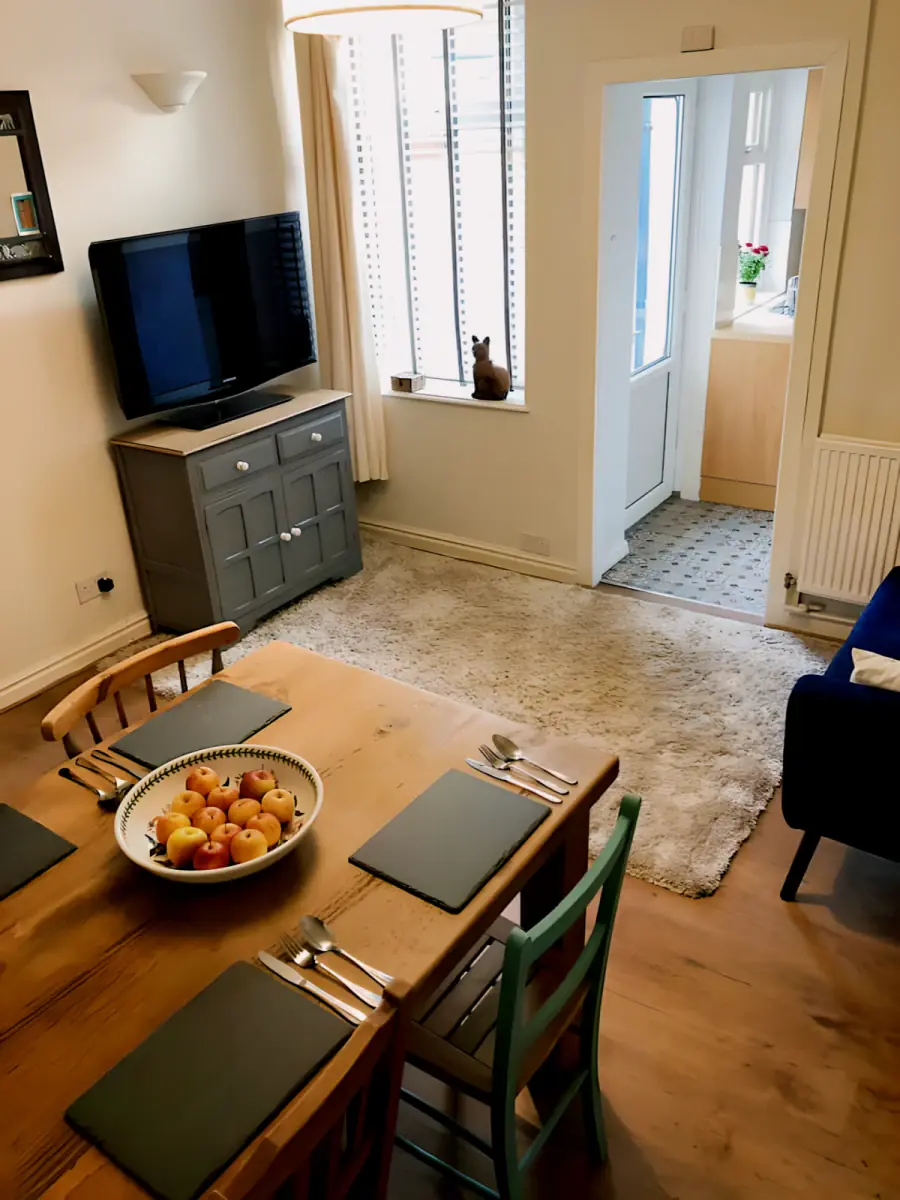 4 Bedroom, 1 Bathroom