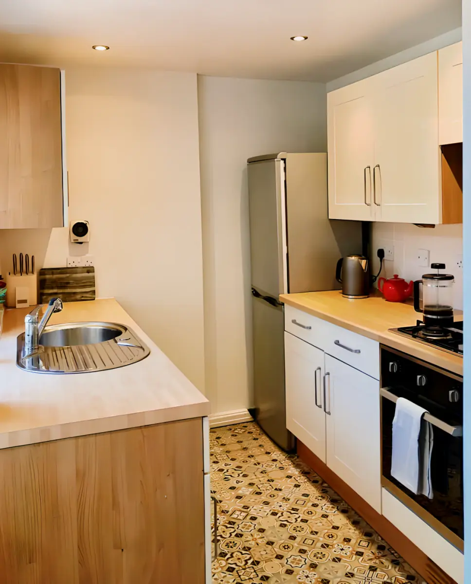 4 Bedroom, 1 Bathroom