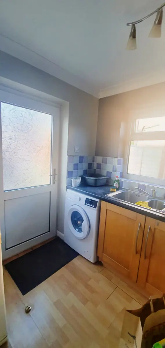 4 Bedroom, 1 Bathroom
