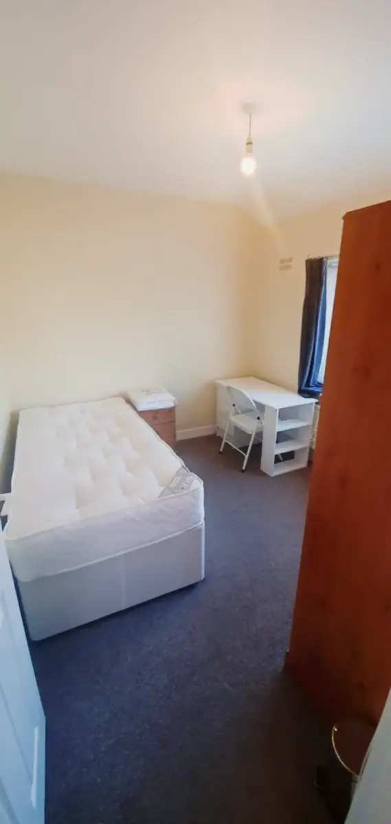 4 Bedroom, 1 Bathroom
