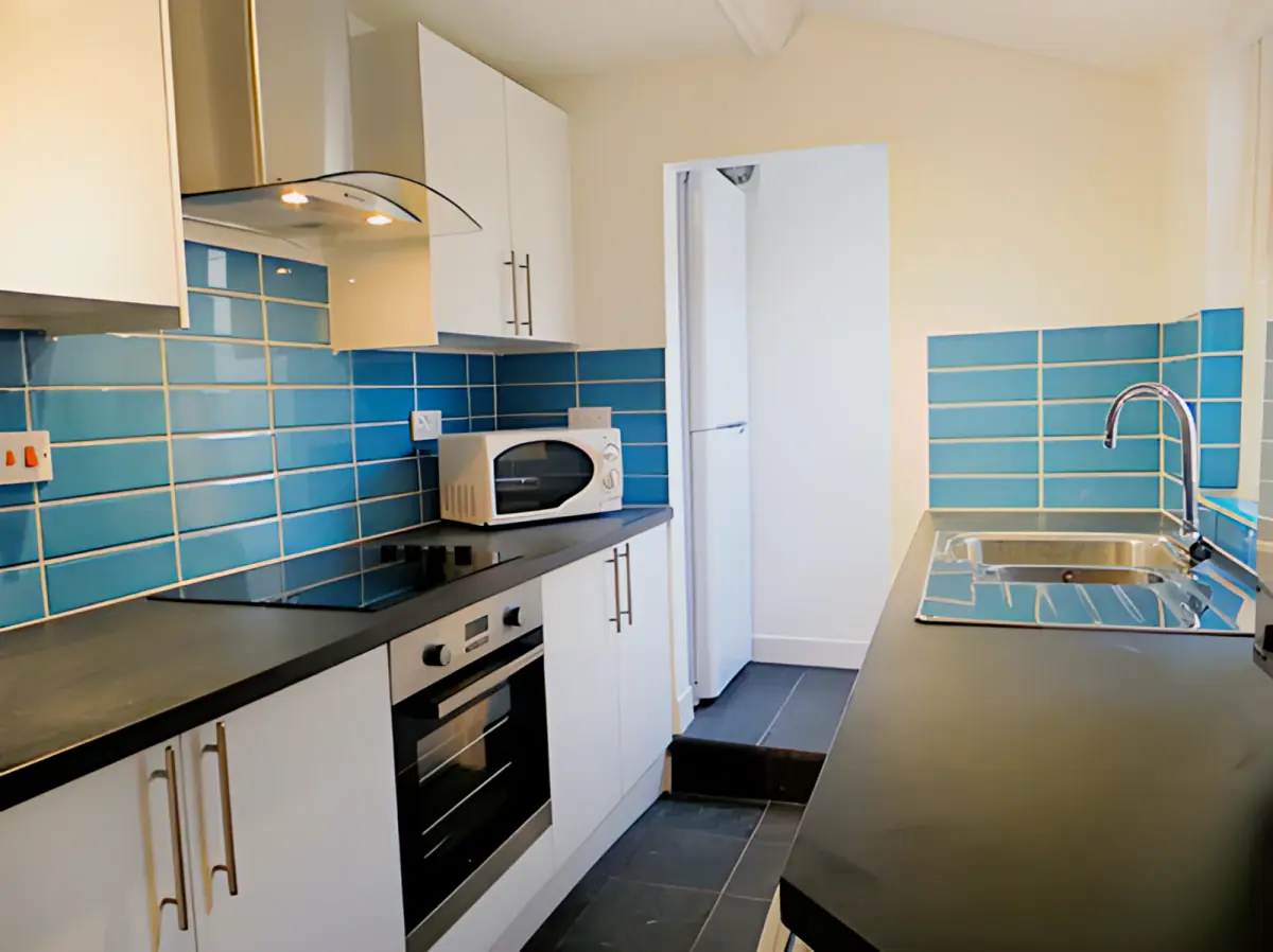 4 Bedroom, 1 Bathroom