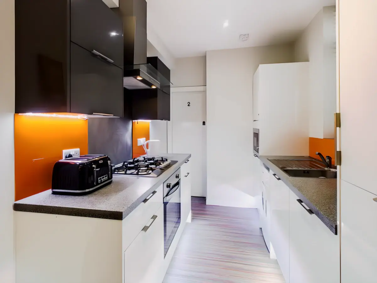 5 Rooms view 1