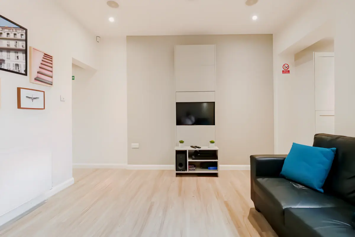 5 Bed 1 Bath