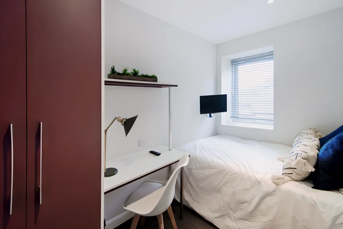 4 Rooms view 1
