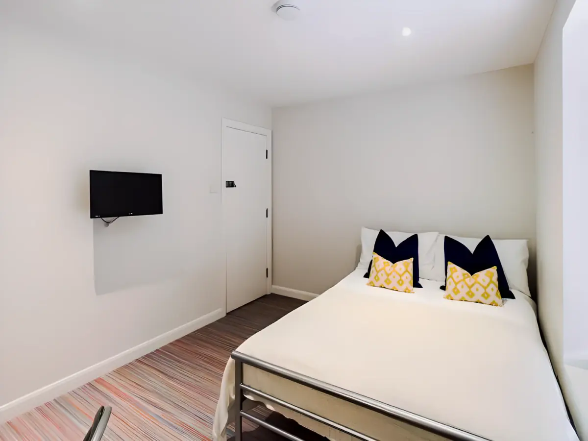 5 Rooms view 1
