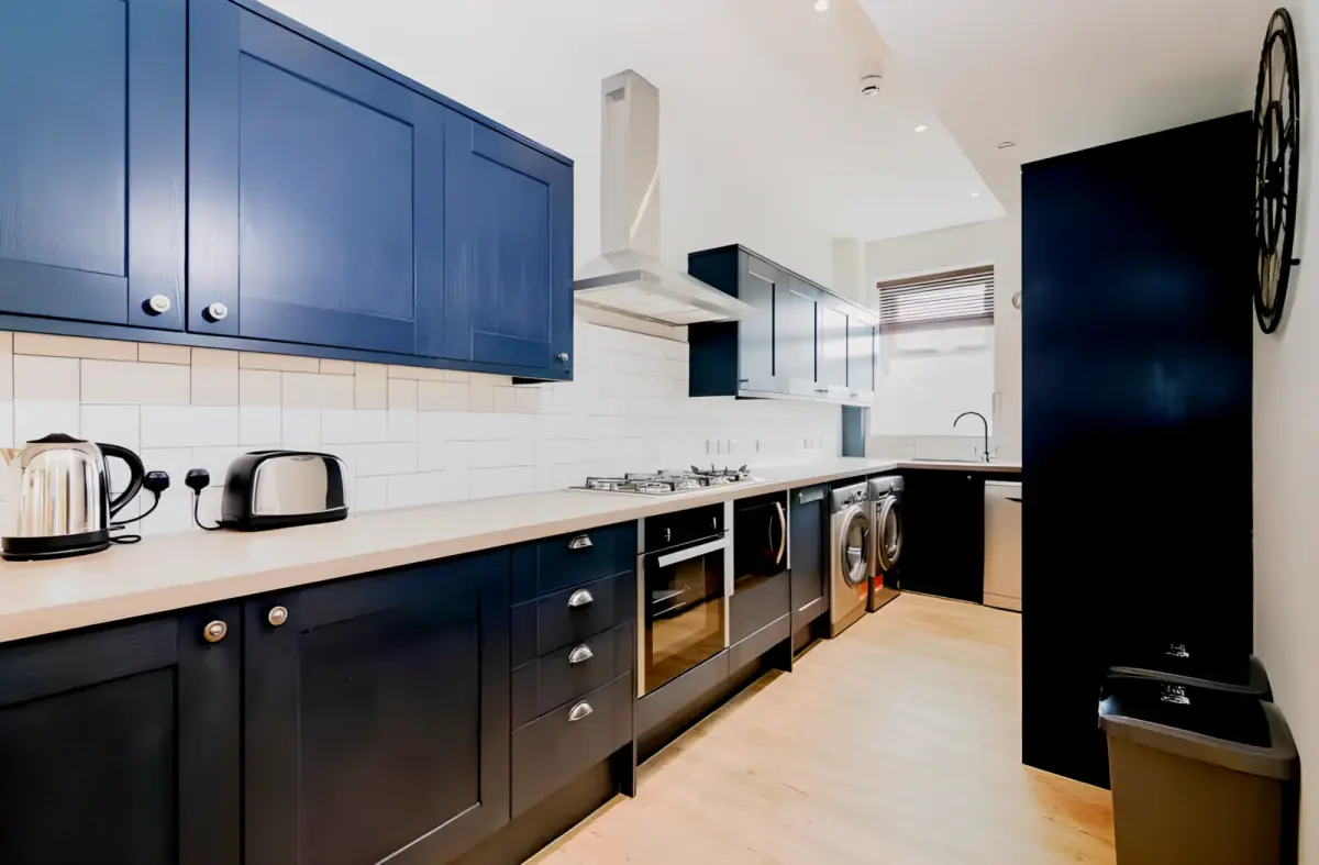 6 Beds 2 baths