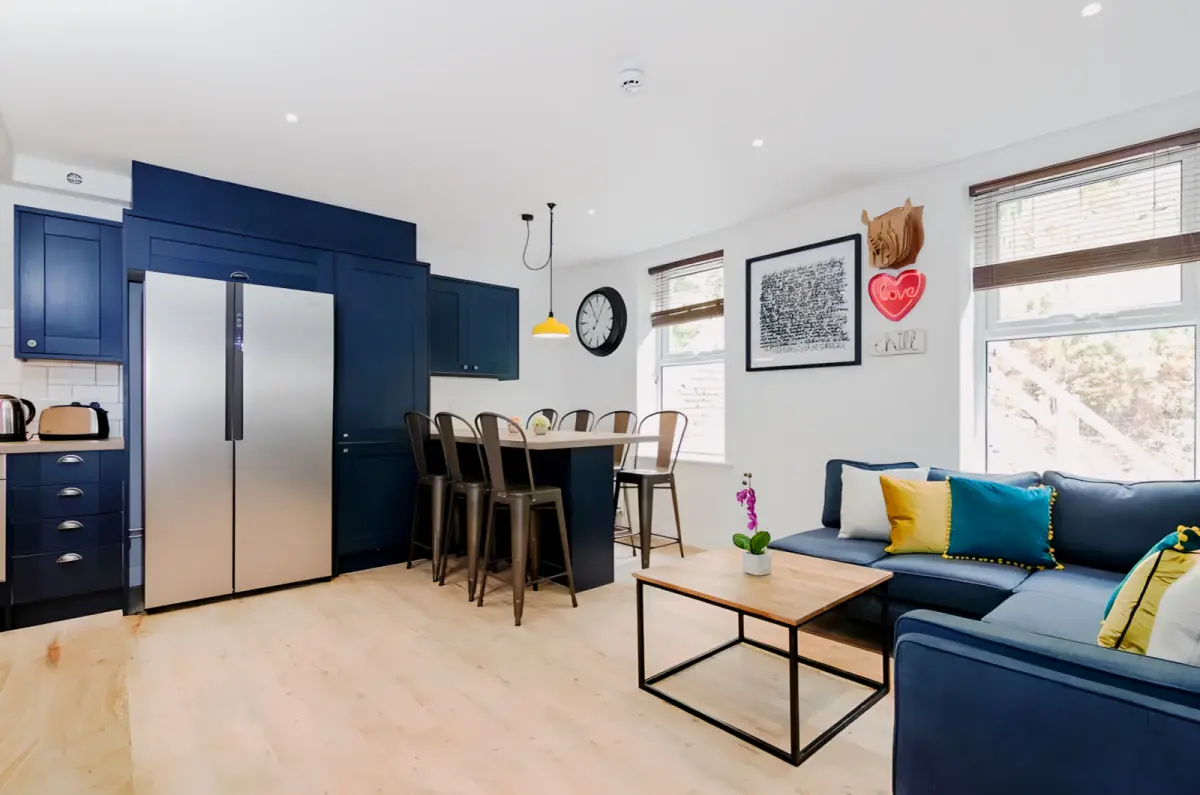 7 Beds 3 baths