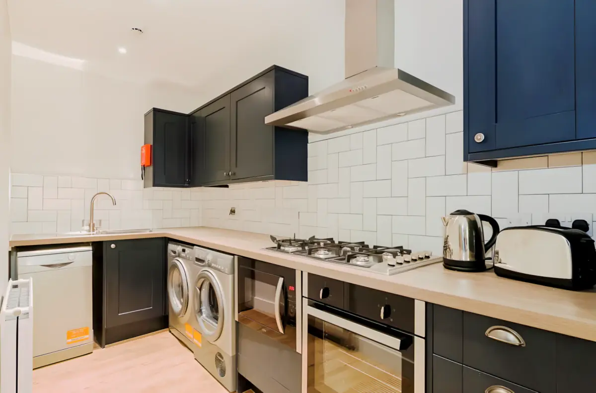 7 Beds 3 baths