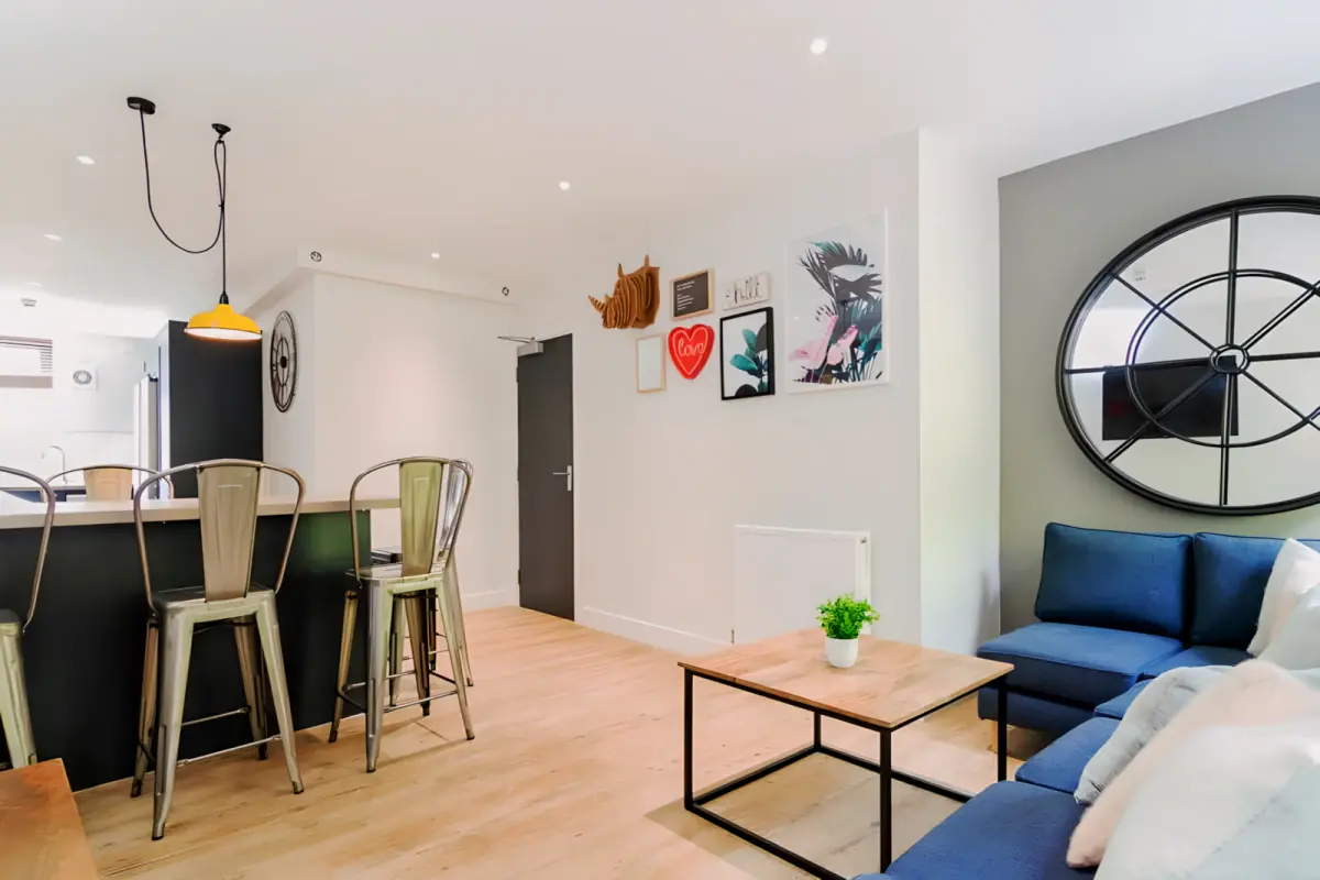 6 Beds 2 baths