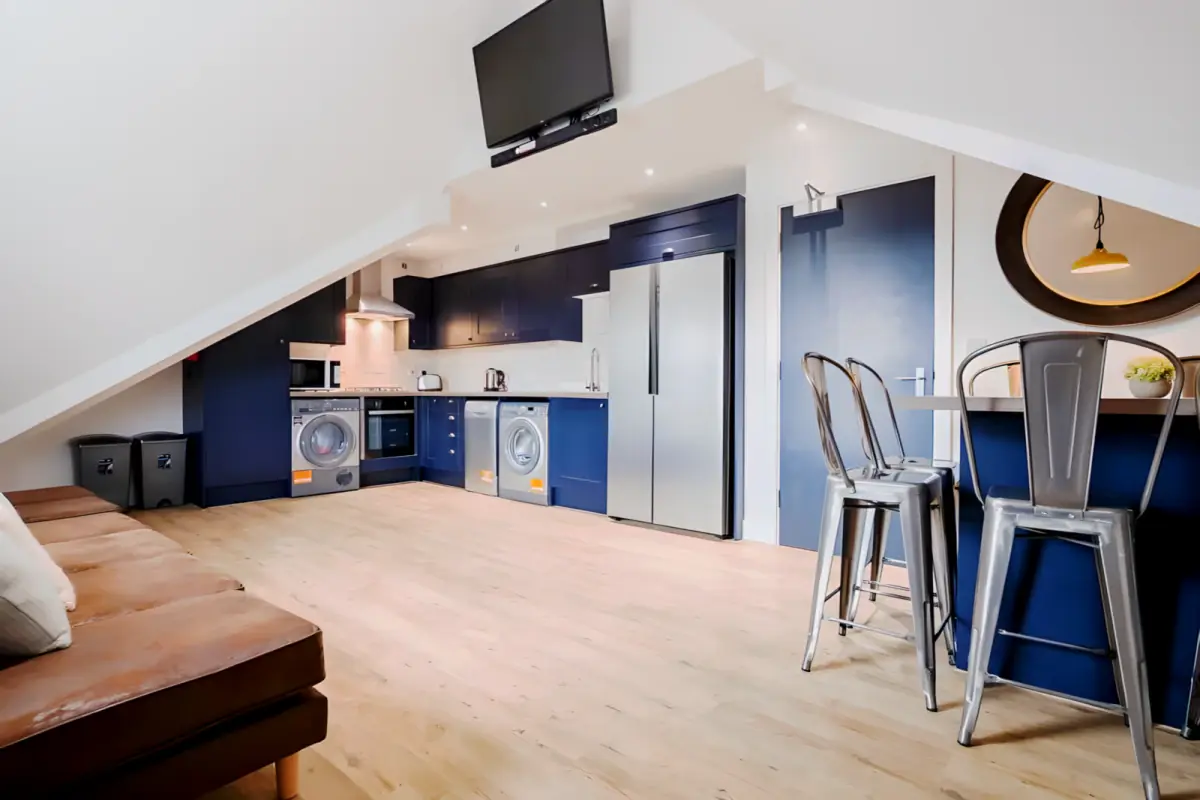 6 Beds 2 baths