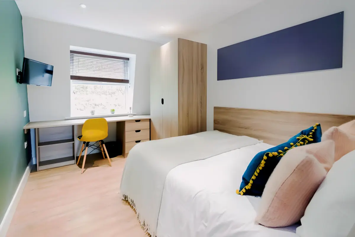6 Beds 2 baths