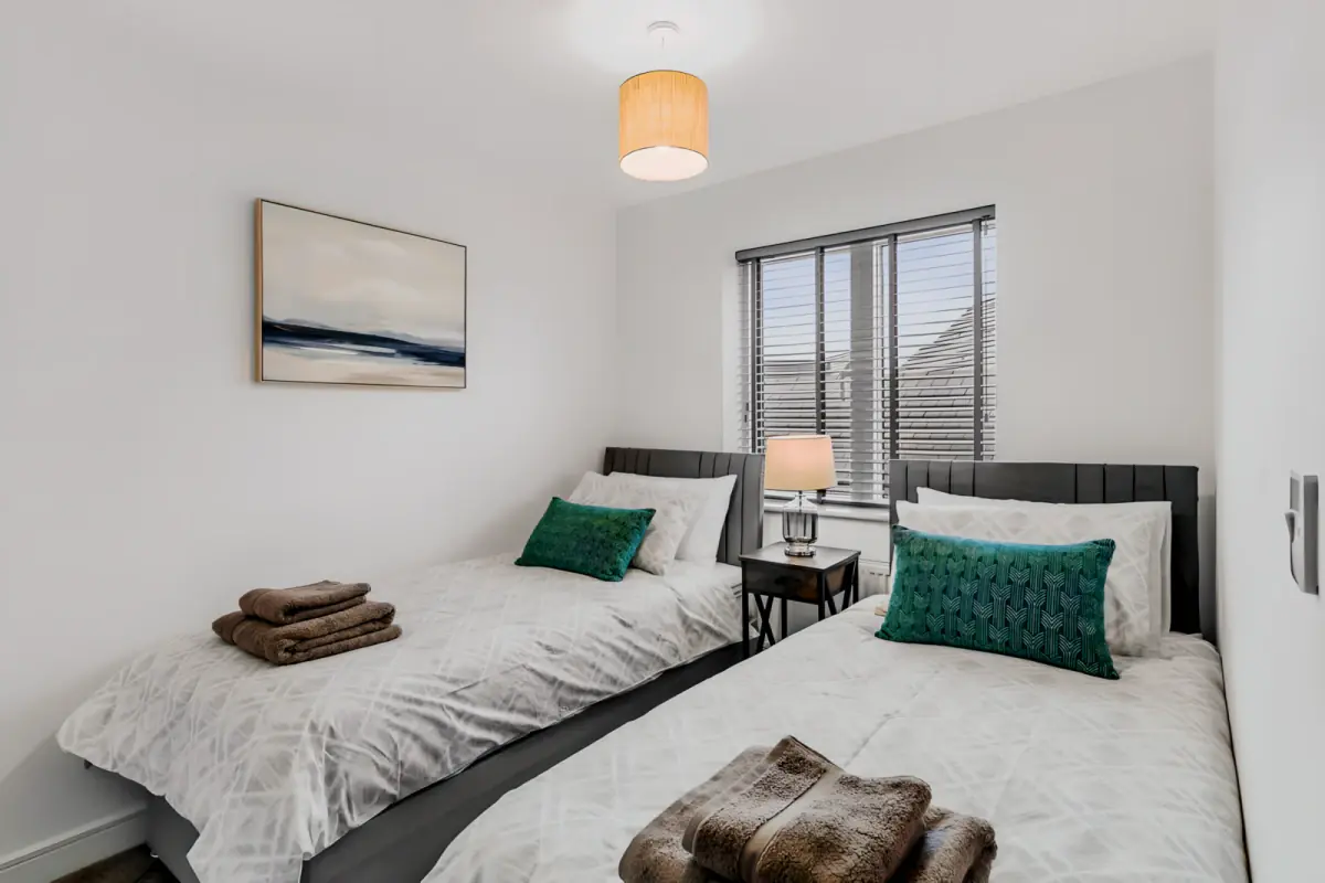 2 Rooms view 1